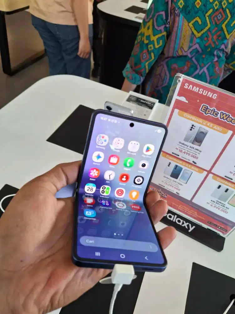 SAMSUNG Z FLIP7 5G BONUS BUDS FE, ZPREMIERE 2 TAHUN DAN GOOGLE Ai PRO