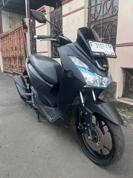 Yamaha Lexi 125 hitam