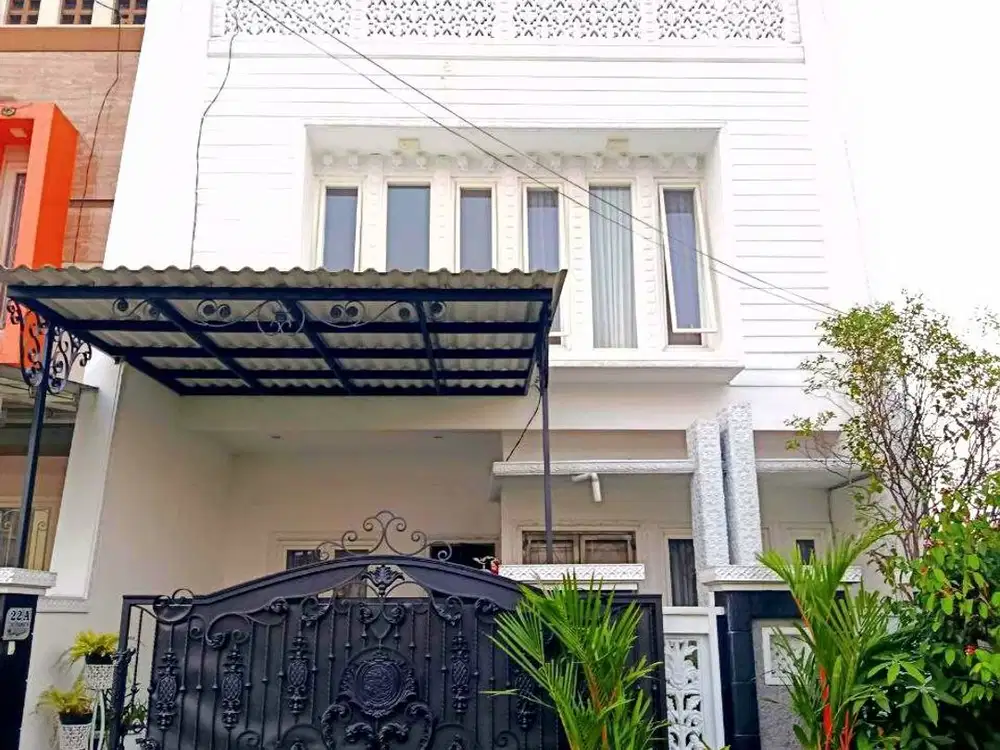 DIJUAL RUMAH MEWAH 3 LANTAI DI SULFAT, KOTA MALANG