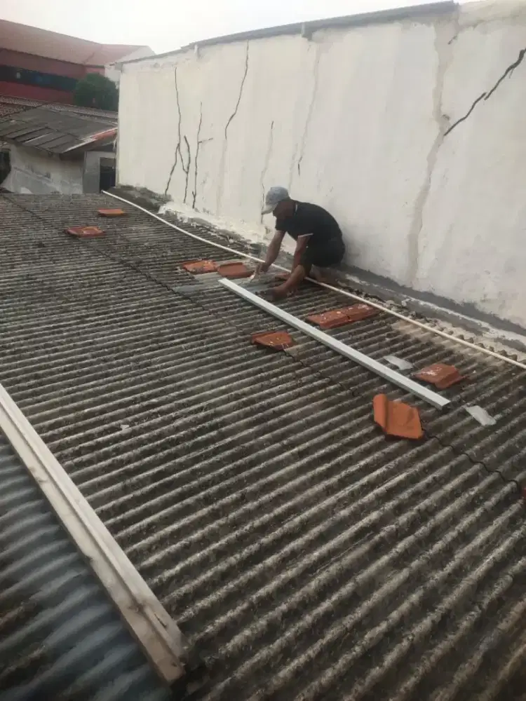 Perbaikan atap bocor dan rembes