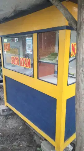 Menjual Grobak Soto Dan mejanya