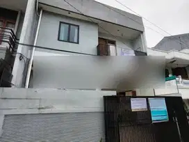Rumah Green Ville 120m2, 2.5 tingkat row 2 Mobil Bisa KPR Jakarta Barat