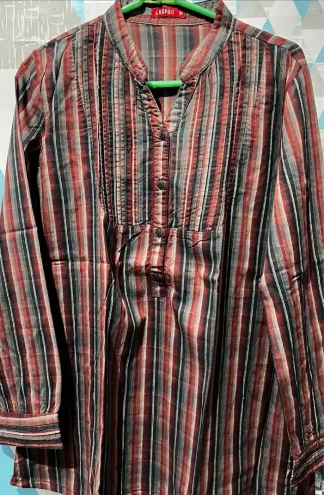 [Graphis] Kemeja Wanita V neck Maroon Hitam