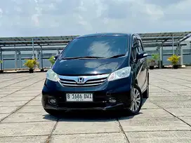 DP 15JT HONDA FREED E 1.5 PSD AT MATIC AUTOMATIC 2014 HITAM