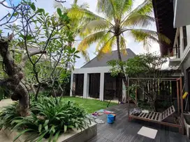 Rumah Mewah Premium Nuansa Bali di Bukit Golf Citraland Surabaya