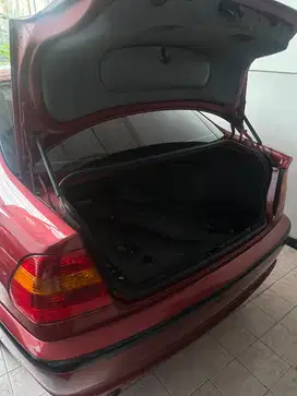 BMW 318i 2003 Bensin