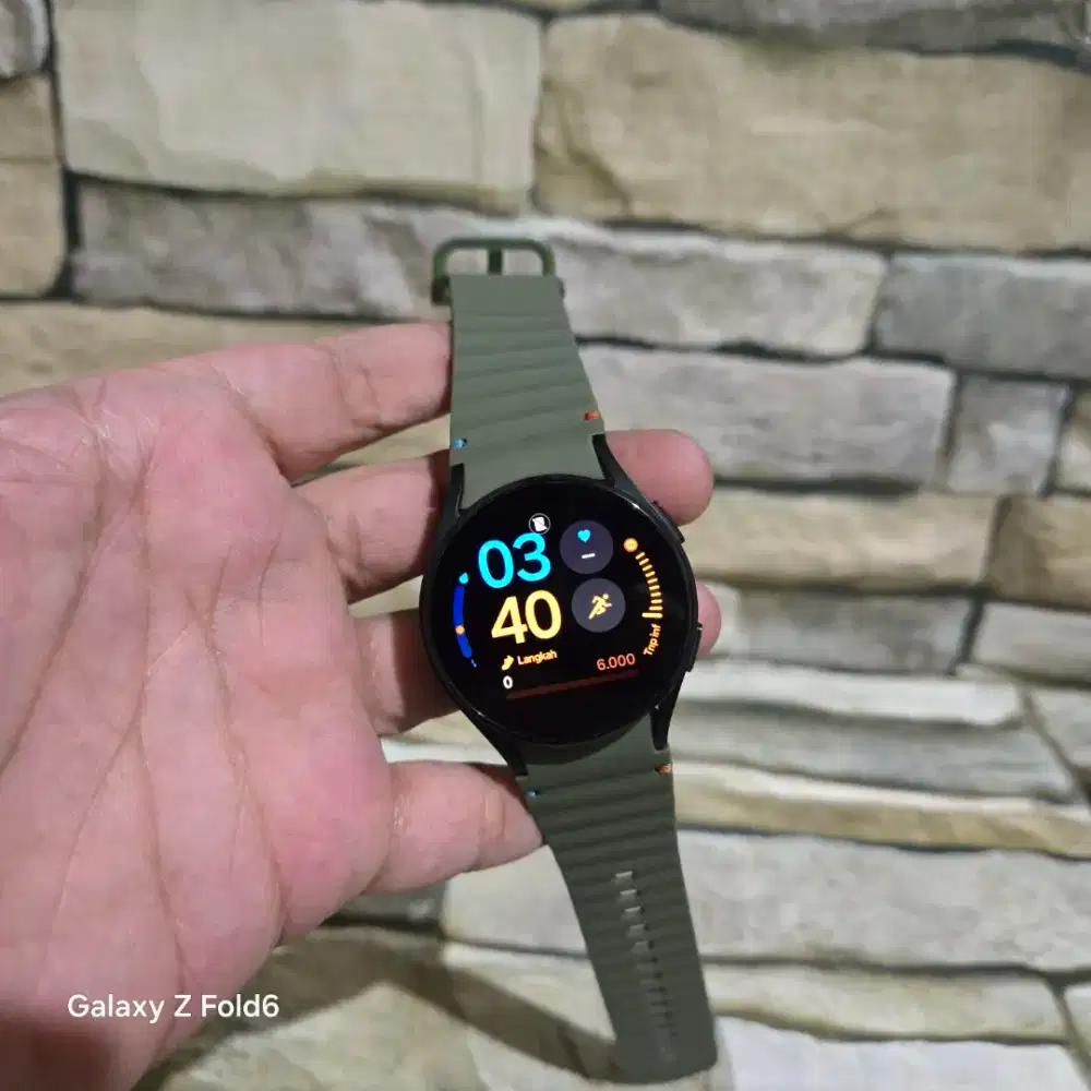 Samsung Galaxy Watch FE 40mm kelengkapan jam dan charger segel mulus