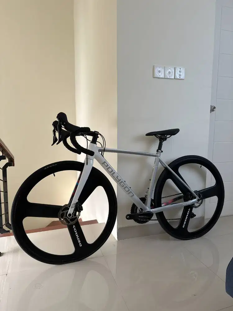 Roadbike Polygon Strattos S5D size S