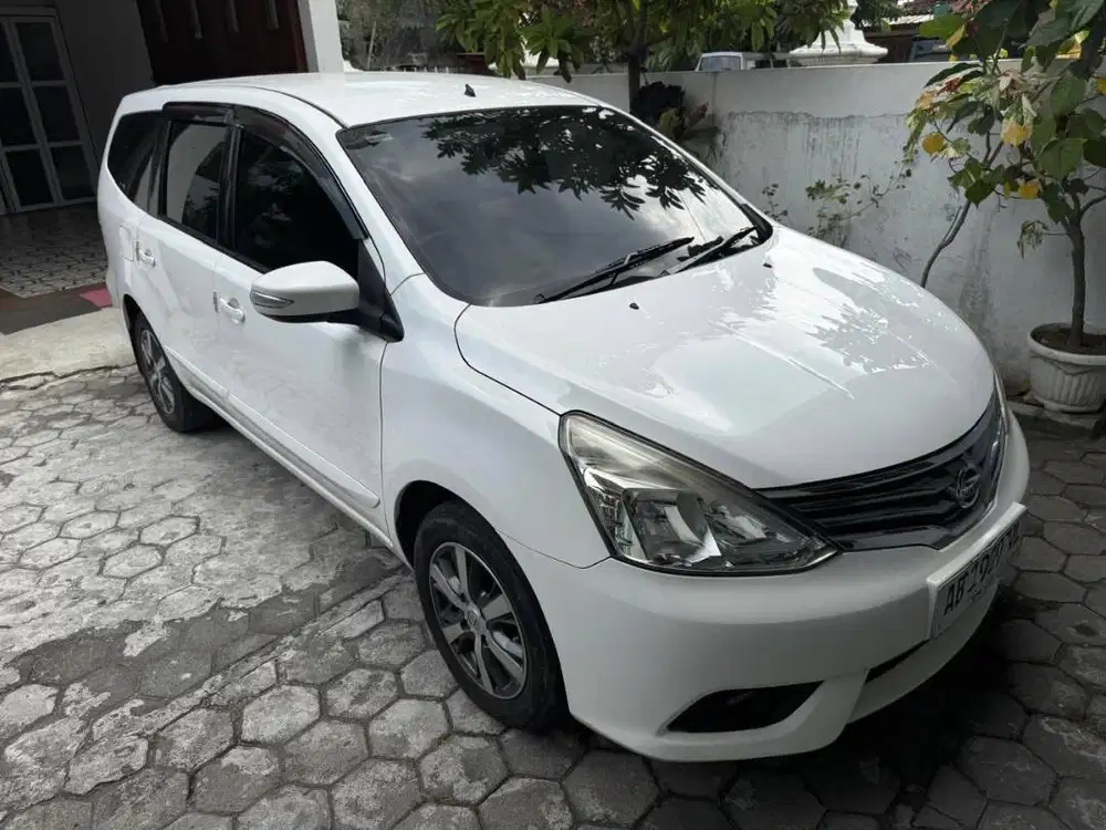 Nissan grand livina xv 1.5 automatic cvt warna putih. matic. Terawat