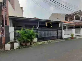 Rumah siap huni akses 2 mobil lowong. di pengadegan tebet