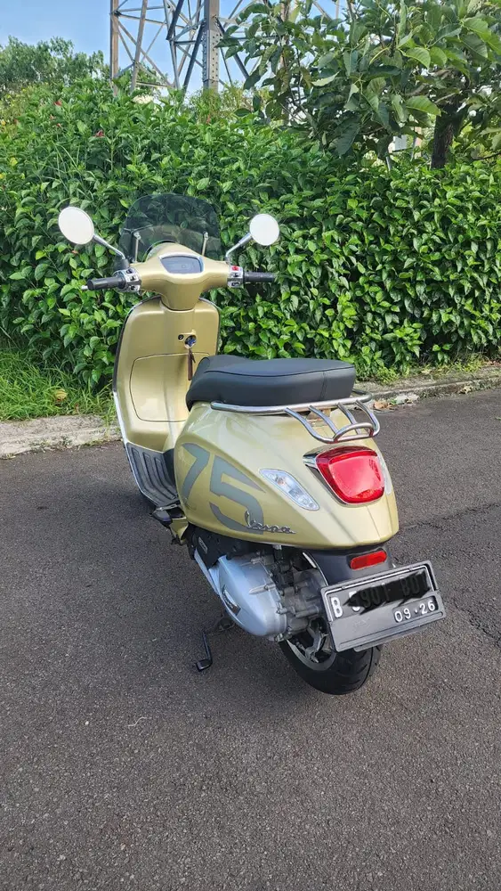 VESPA PRIMAVERA EDISI SPECIAL 75th