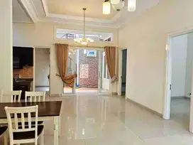 Dijual Rumah Minimalis Siap Huni di Central Park A Yani Ketintang Surabaya di jalan utama Boulevard Perumahan