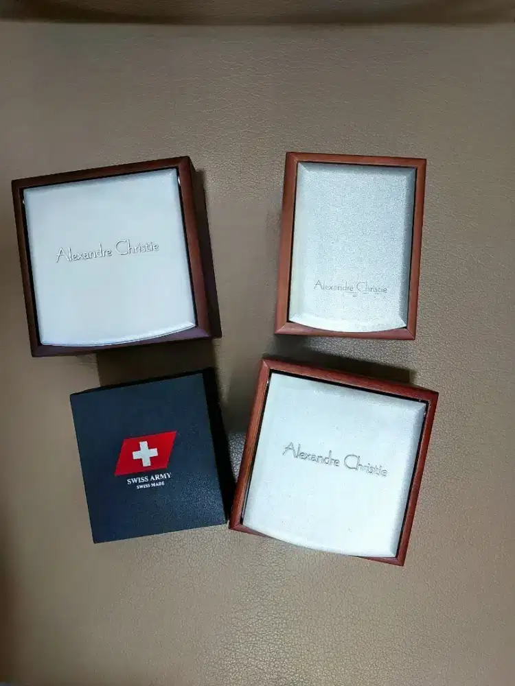 4 pcs Kotak jam tangan AC dan Swiss Army