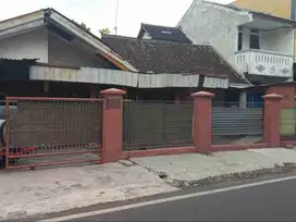 Rumah Second Luas Strategis Tengah Kota Solo