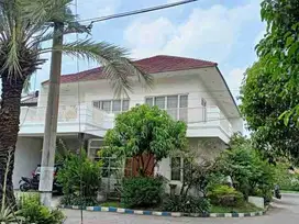 Butuh Cepat Laku Banget Dijual Rumah Minimalis Siap Huni di Rayan Regency dekat Dian Istana Wiyung Surabaya Hook 2 lantai SHM Luxury