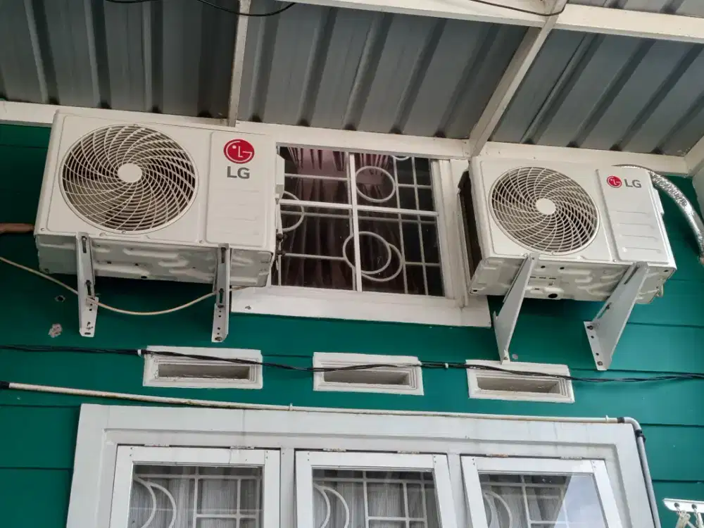 AC Merk LG pemakaian kurang lebih 1 tahun..