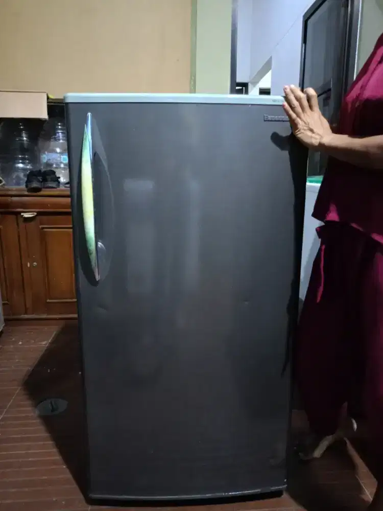Kulkas 1 pintu second bergaransi