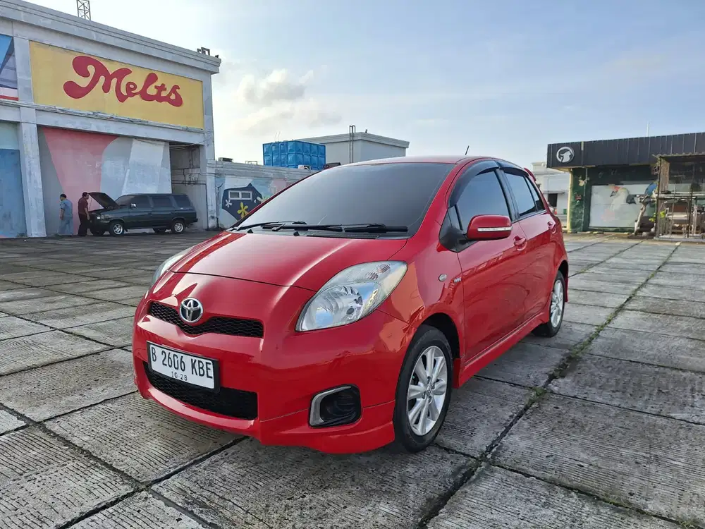 Toyota Yaris E 1.5 matic 2013