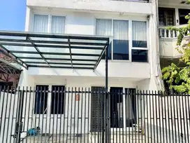 Dijual Rumah Rapi Siap Huni di Intercon Kebon Jeruk, Jakarta Barat