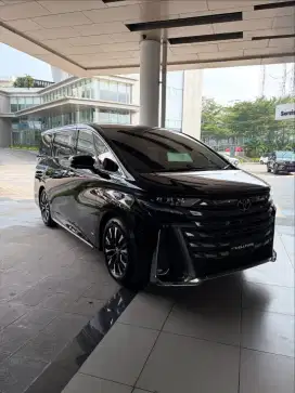 Toyota Vellfire 2.5 VIP HEV 2025