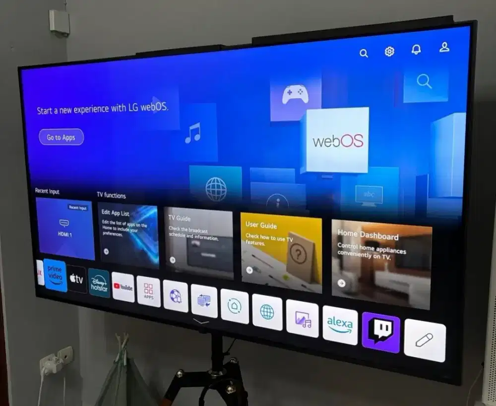 Smart tv 55in merk LG kondisi bagus mulus