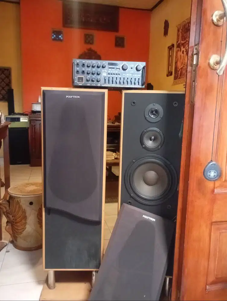Speaker Polytron dan Amplifier Karaoke