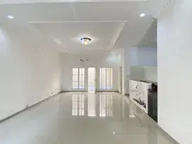 Rumah Mewah Klasik Eropa Harga BU di Angel Residence, Jakbar