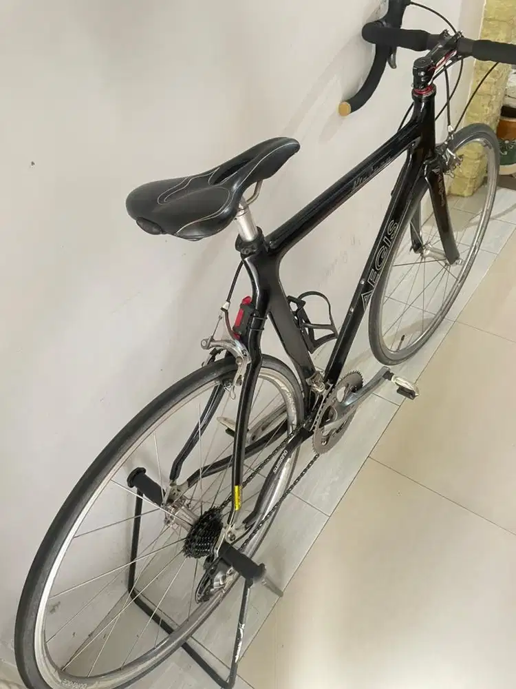 Sepeda road bike AEGIS