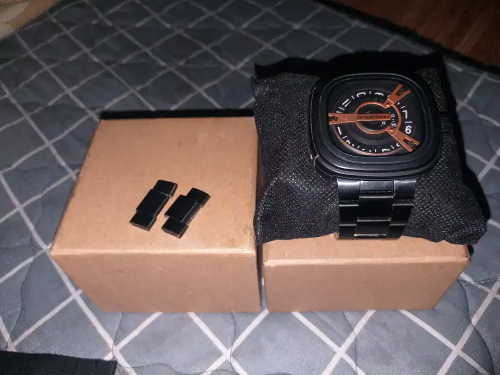 Jam tangan sevenfriday