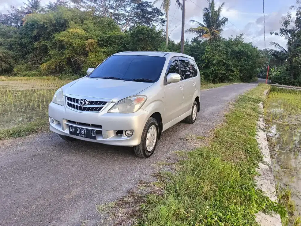 Mobil bekas Avanza tg 2011