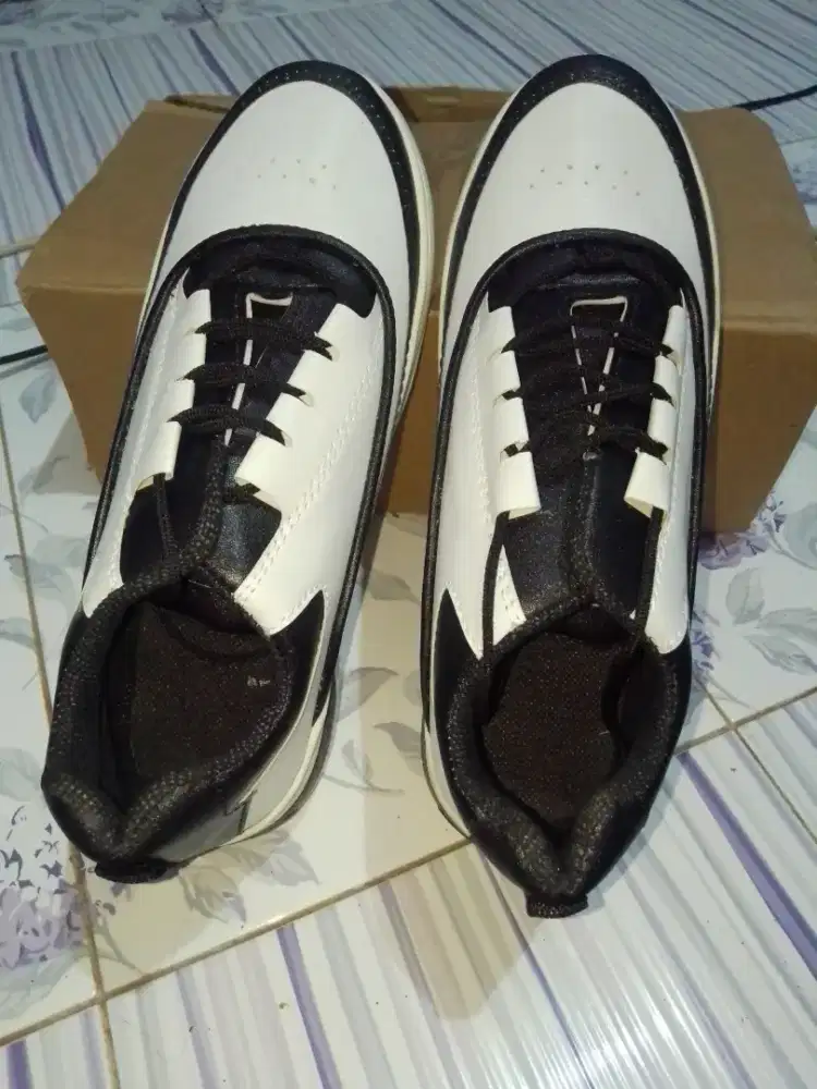 Sepatu murah terjangkau