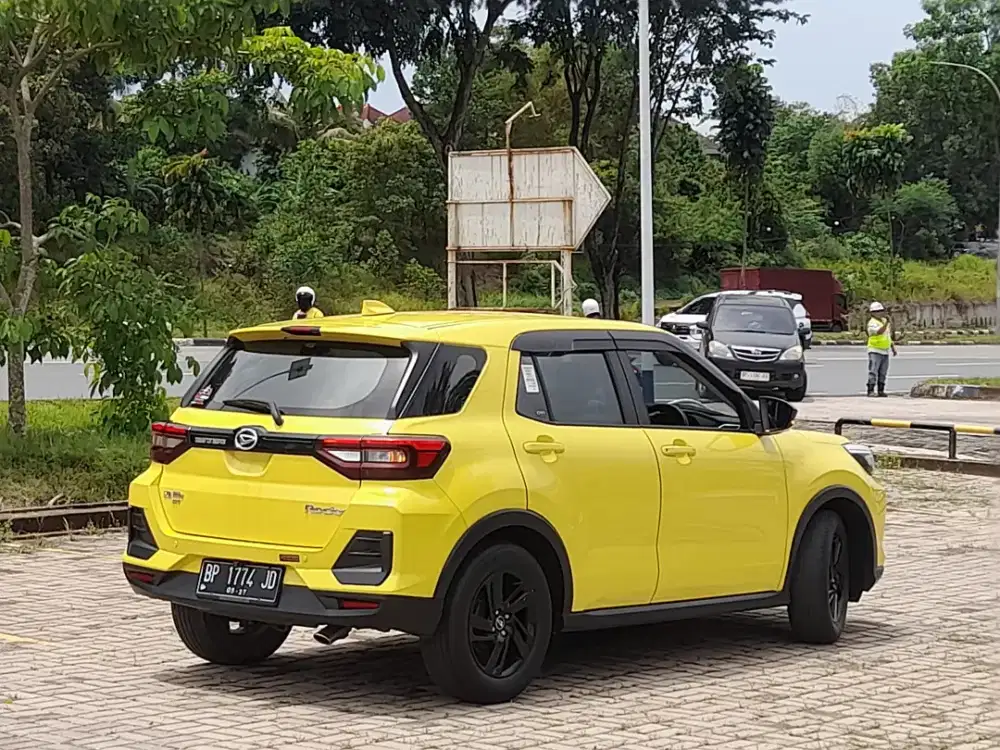 DAIHATSU X ROCKY AUTOMETIC TANGAN PERTAMA PAJAK HIDUP SEPERTI BARU