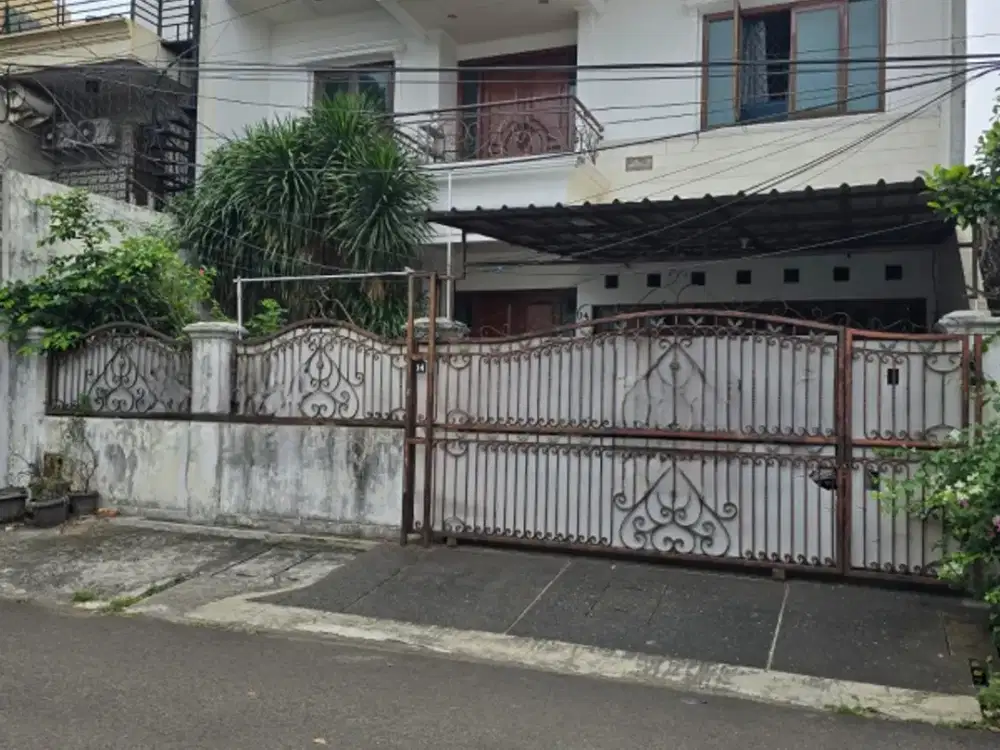 DIJUAL RUMAH SIAP HUNI DI GANDARIA KEBAYORAN BARU JAKARTA SELATAN