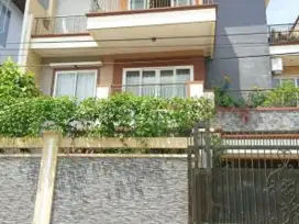 Rumah 2 lantai siap huni komplek green ville jakarta barat