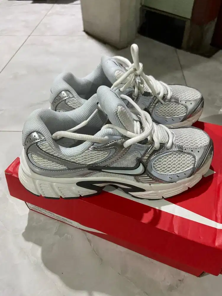 Sepatu Nike Summit white/ Smoke Grey - Blue tint