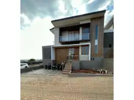 (SALE) RUMAH BALI GARDEN CITY VIEW, NYAMAN DAN STRATEGIS , BANGUNAN BARU DAN ONE GATE SYSTEM , SEMI FURNISHED (NEGO)