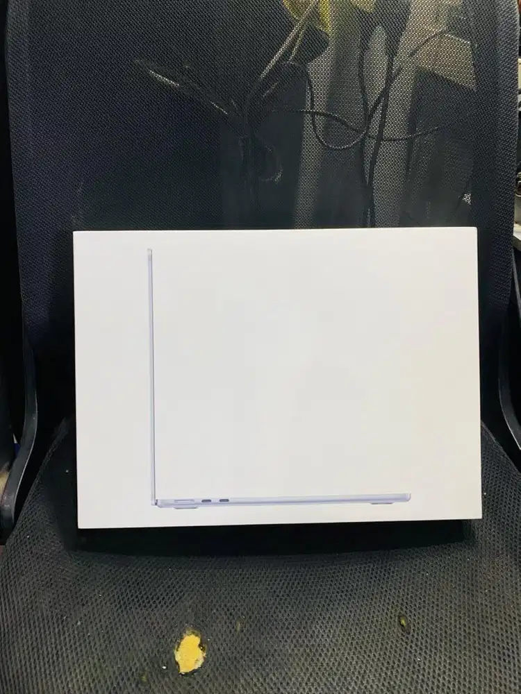 Macbook Air M4 2025 (13-inch) 16/256GB new ibox garansi resmi 1 tahun