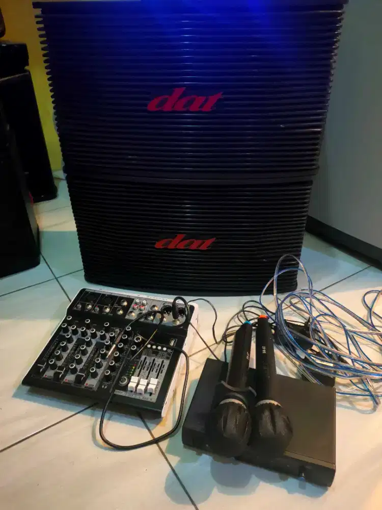 Speaker 1 set, speaker dat 10inc, mixer, mic wireless