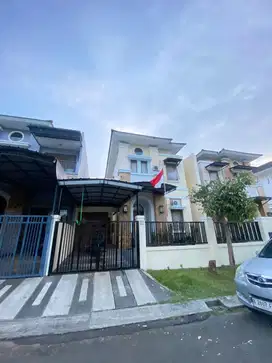 DIJUAL RUMAH 2 LANTAI BOULEVARD DEKAT MALL DI GRAND WISATA BEKASI