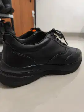 Sepatu Prabu Elang - Sneakers kulit pria