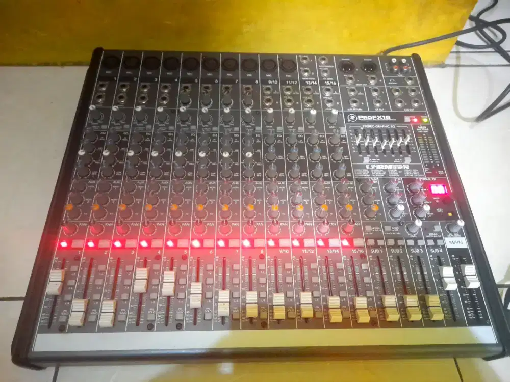 Mixer sound system mackie Profx16