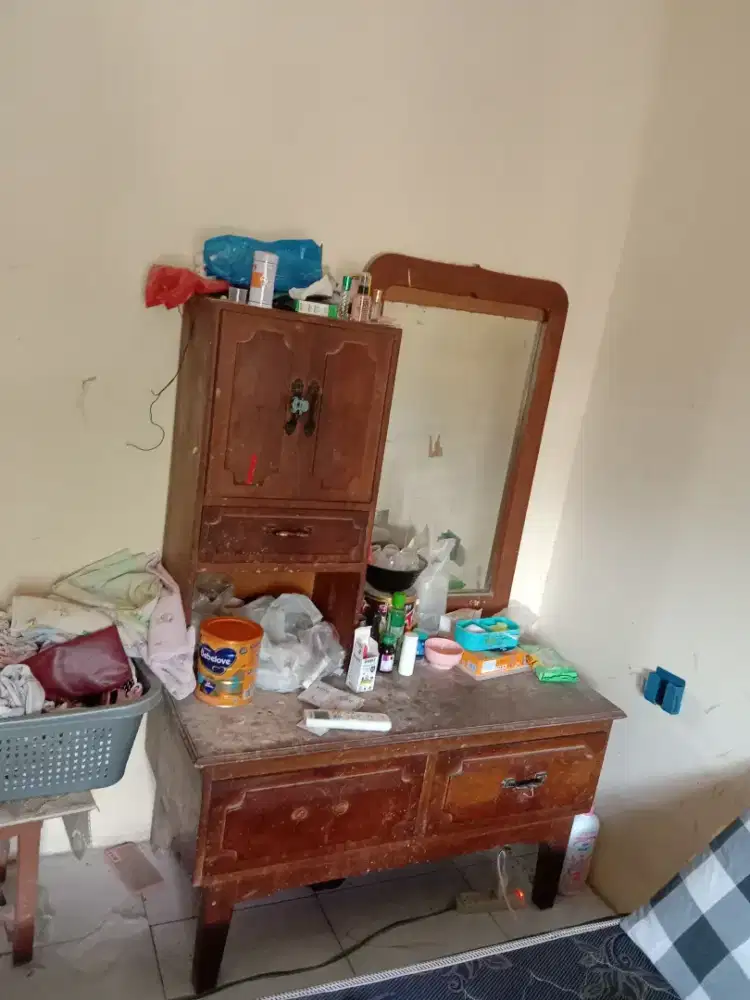 Dijual cepat lemari 2 pintu, meja rias sepaket
