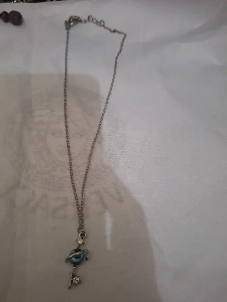 Kalung branded 
Moon stars titanium 
Limited edition 
Barang terawat p