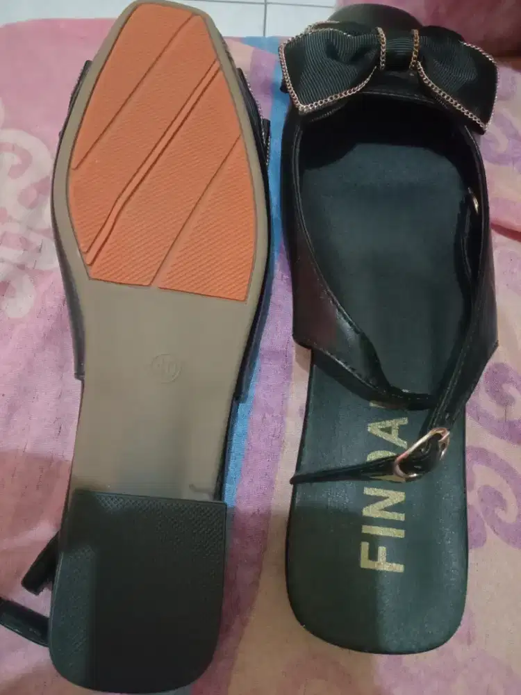 Di jual cepat sepatu sandal fandal
