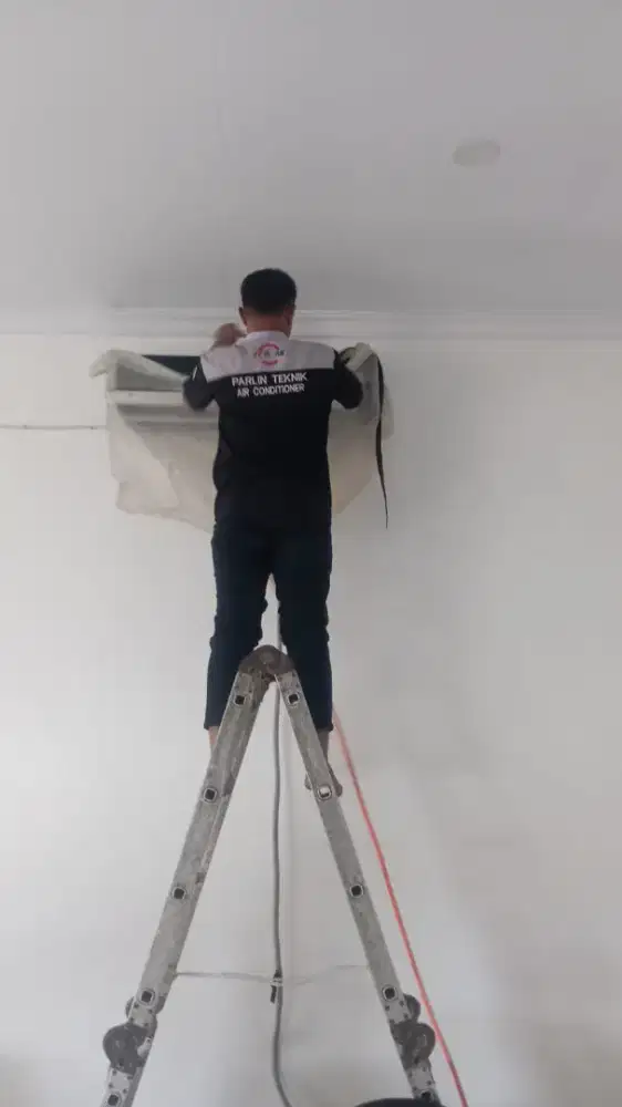 Servis perbaikan AC kulkas mesin cuci dispenser dll.