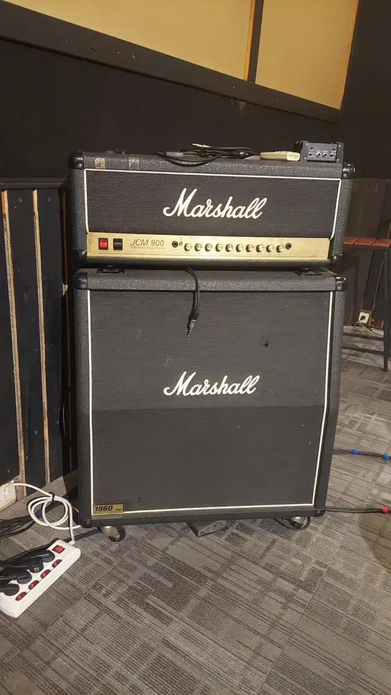 Amp Marshall jcm 900