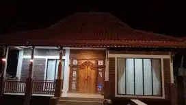 Disewakan rumah clasik di PURWOMARTANI dengan kolam renang pribadi