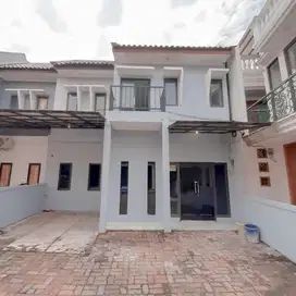 Rumah Strategis 2 Lantai di Tanjung Barat, Jakarta Selatan
