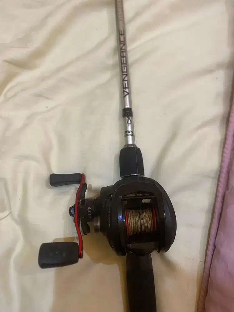 Baitcasting  fishing rod and reel combo