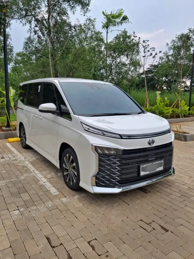 Toyota Voxy 2024 Bensin